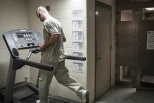 Πώς ένας φυλακισμένος έτρεξε τον Μαραθώνιο της Βοστόνης πάνω σ’ ένα διάδρομο