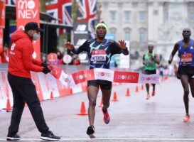 Ο βασιλιάς έπεσε από τον θρόνο του! Ο Kitata νικητής του London Marathon 2020.