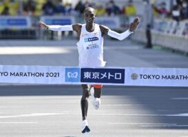 Ο Eliud Kipchoge κερδίζει τον Tokyo Marathon και κάνει το 4/6 στους Marathon Majors. H Kosgei πρώτη στις γυναίκες.